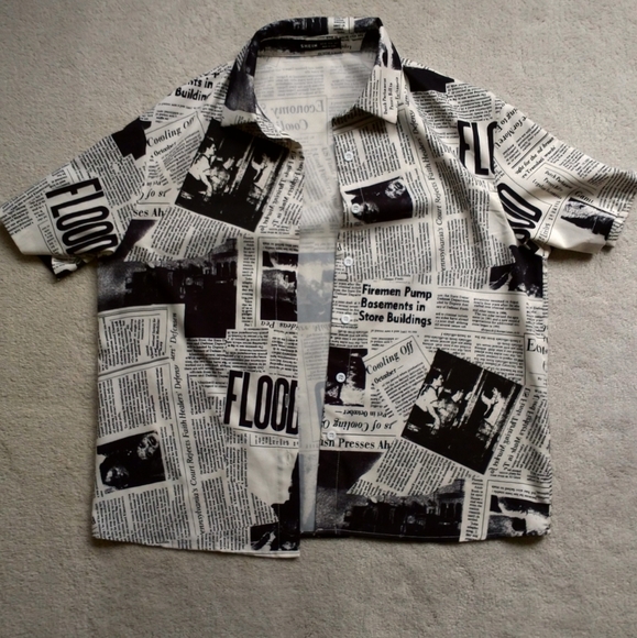NEWSPAPER LETTER PRINT LOOSE T-SHIRT - Picture 1 of 2